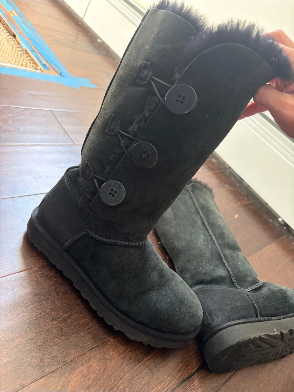 UGGS ! Size 8 Women’s Black Button-Detail Winter Boots *1 button missing